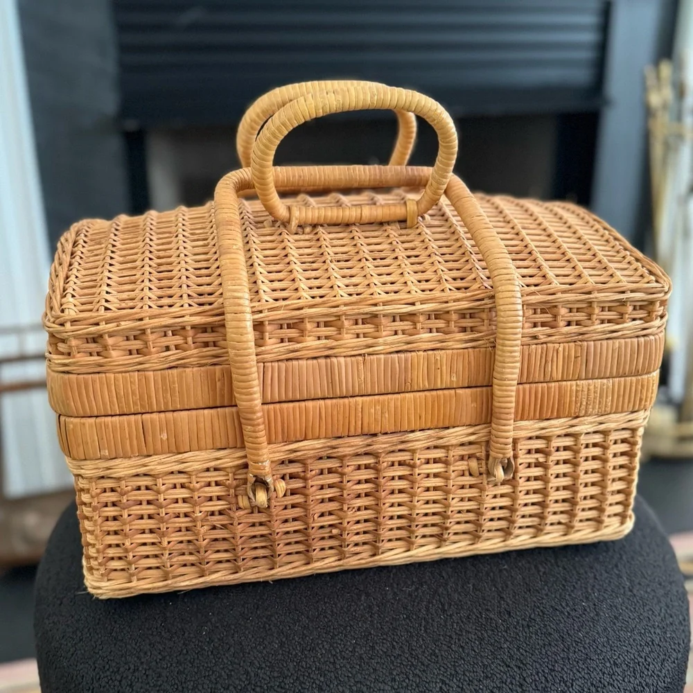 Vintage Wicker Picnic Basket